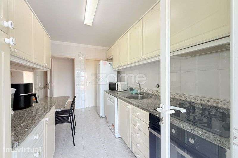Apartamento T3 em Santo Tirso com Garagem e Excelente Acessibilidade - Grande imagem: 4/8