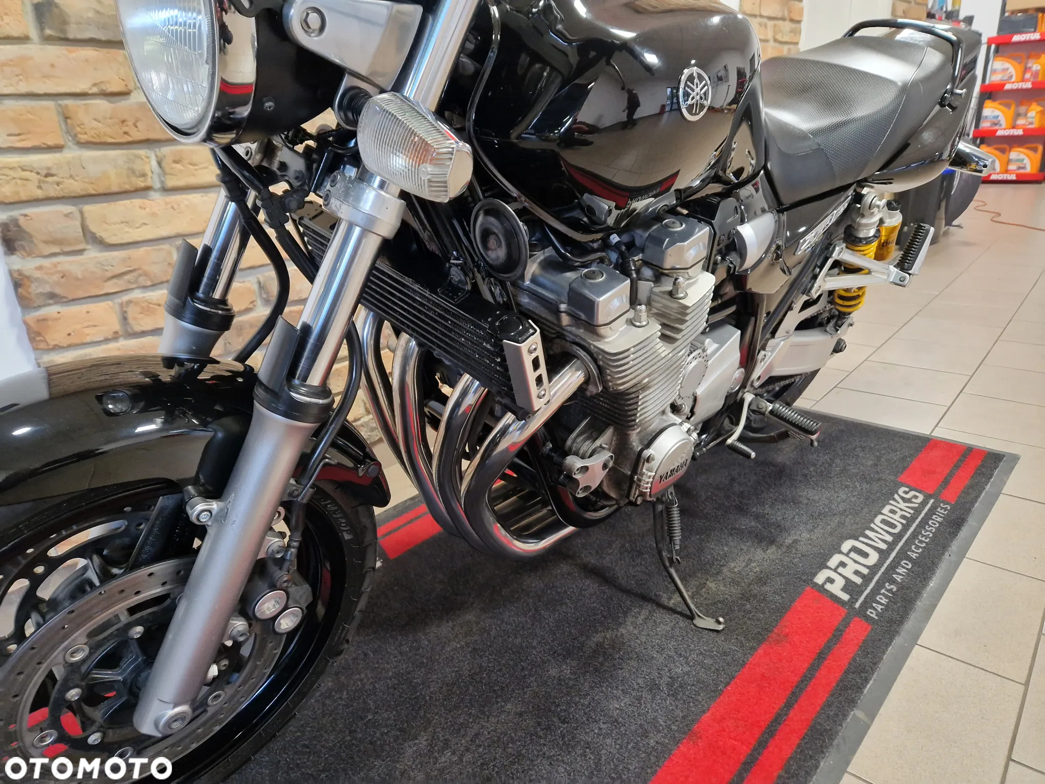 Yamaha XJR - 16