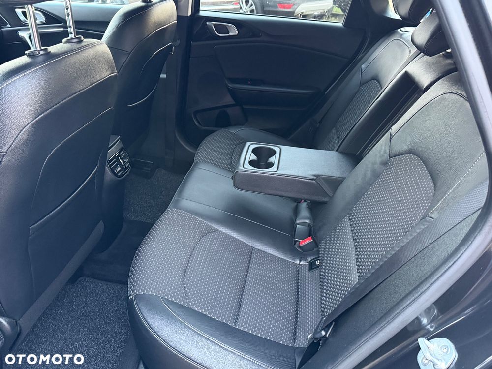 Kia Ceed 1.6 CRDi 136 ISG Dream-Team Edition - 6