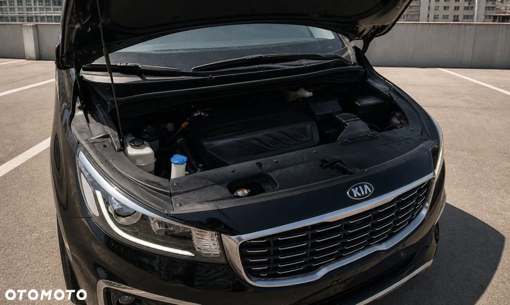 Kia Carnival - 7