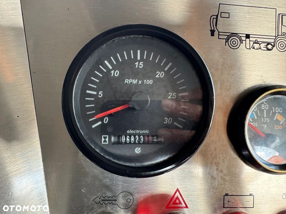 Mercedes-Benz ATEGO 1324 4x2 EURO 6 ZAMIATARKA SCHMIDT SKF S7B - 18