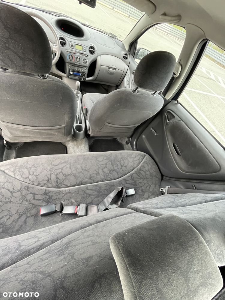 Toyota Yaris 1.3 - 13