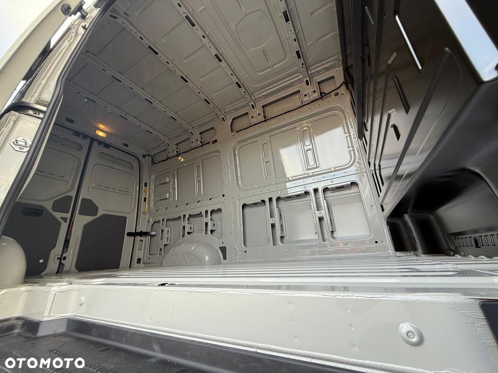 Volkswagen Crafter - 28