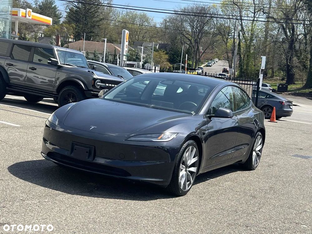 Tesla Model 3 - 1