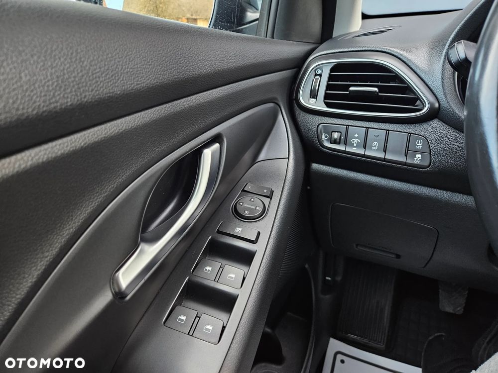 Hyundai i30 1.5 DPI Classic + - 22
