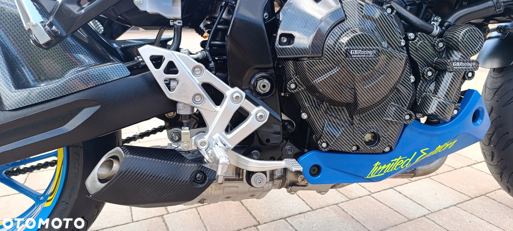 Suzuki GSX - 26