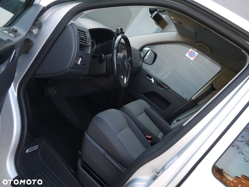 Volkswagen Caravelle - 14