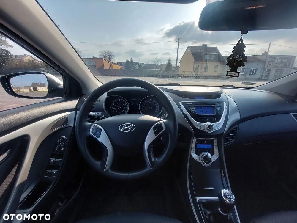Hyundai Elantra 1.6 Classic + - 26
