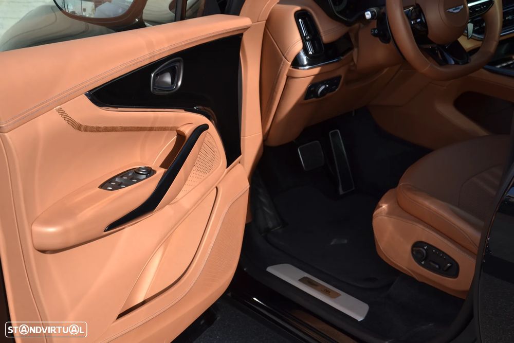 Aston Martin DBX 707 - 26