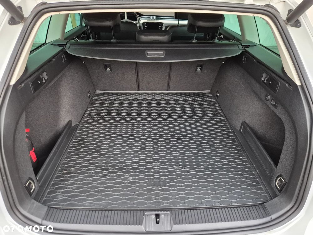 Volkswagen Passat Variant 2.0 TDI BMT Highline - 34
