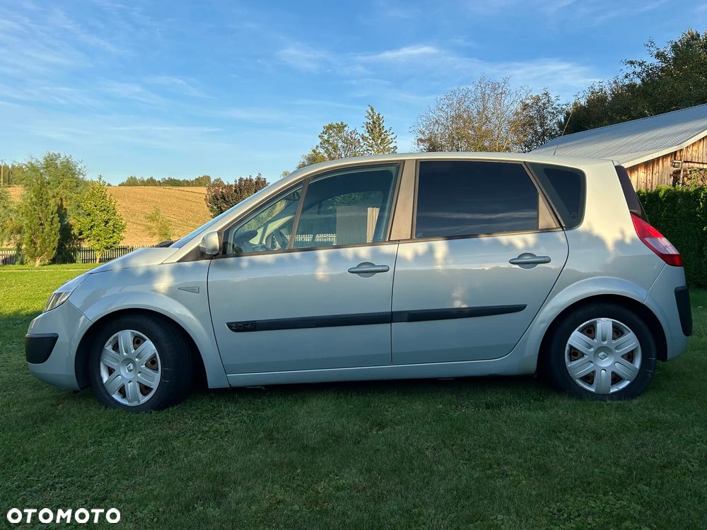 Renault Scenic 2.0 Confort Authentique - 6
