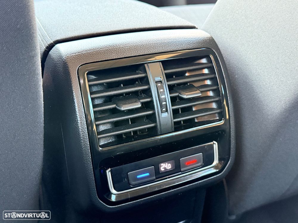 VW Passat Variant 2.0 TDi Business DSG - 42