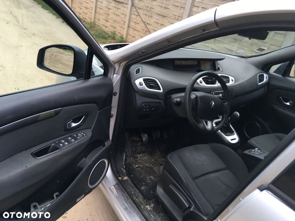 Renault Grand Scenic - 9