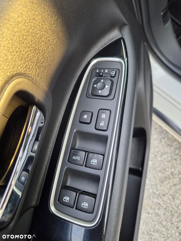 Mitsubishi Outlander - 23