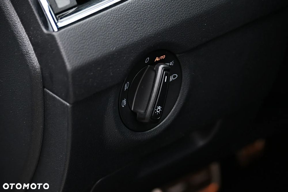 Skoda Octavia Combi 2.0 TDI DSG RS - 27