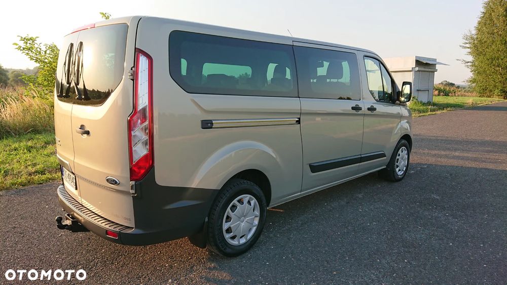 Ford Tourneo Custom - 8
