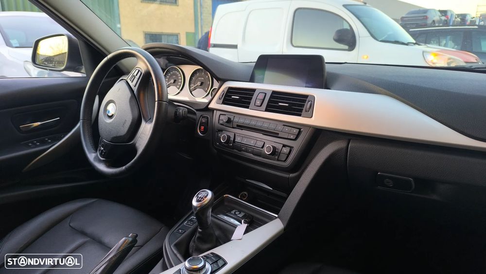 BMW 318 d Touring Line Luxury - 4