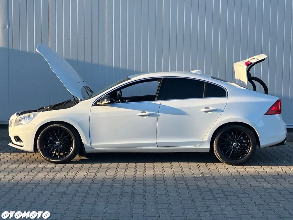 Volvo S60 2.0T Black Edition - 18