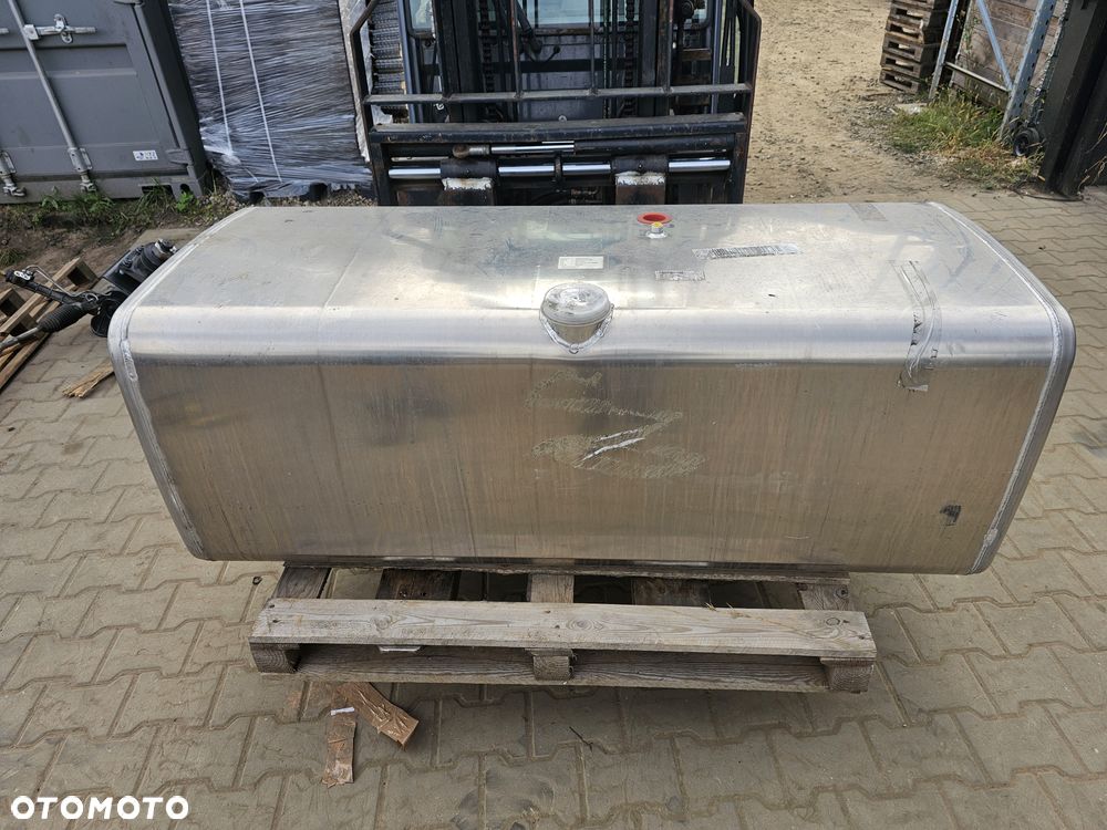 zbiornik paliwa 630L Mercedes Actros Axor - 1