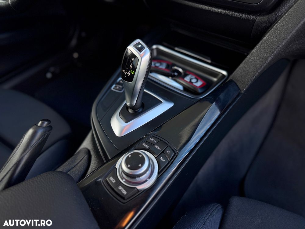 BMW Seria 3 320d Aut. Sport Line - 25
