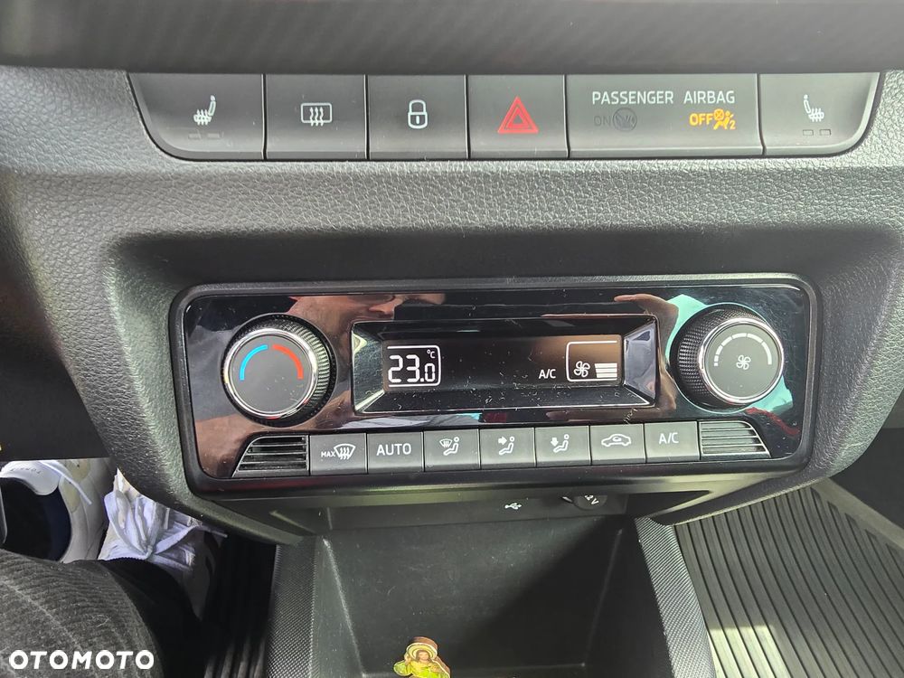 Skoda Fabia 1.0 TSI Monte Carlo - 25
