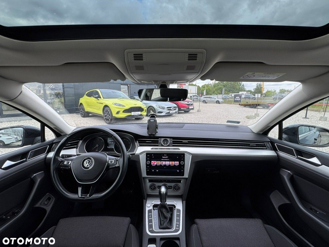 Volkswagen Passat - 12