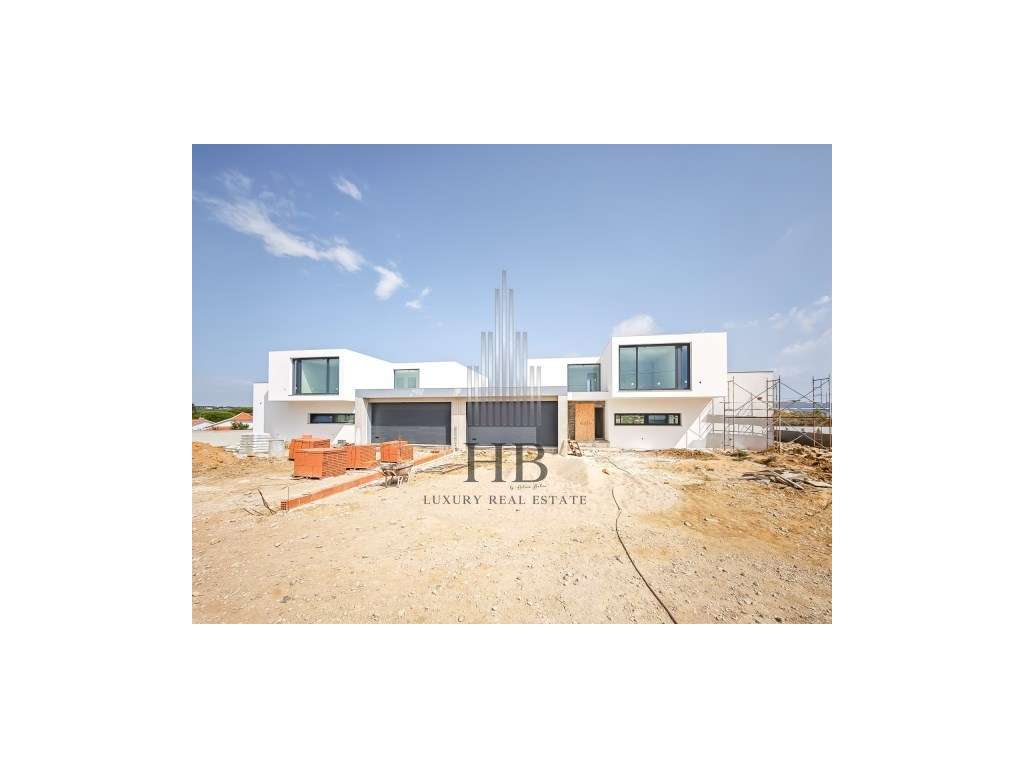 Moradia T4 de Luxo com Piscina e Jardim | Gouveia | Sintra - Grande imagem: 4/42