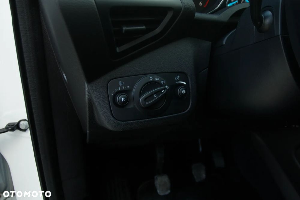 Ford Kuga 2.0 TDCi 2x4 Titanium - 35