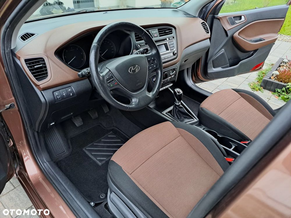 Hyundai i20 1.1 CRDi Trend - 12