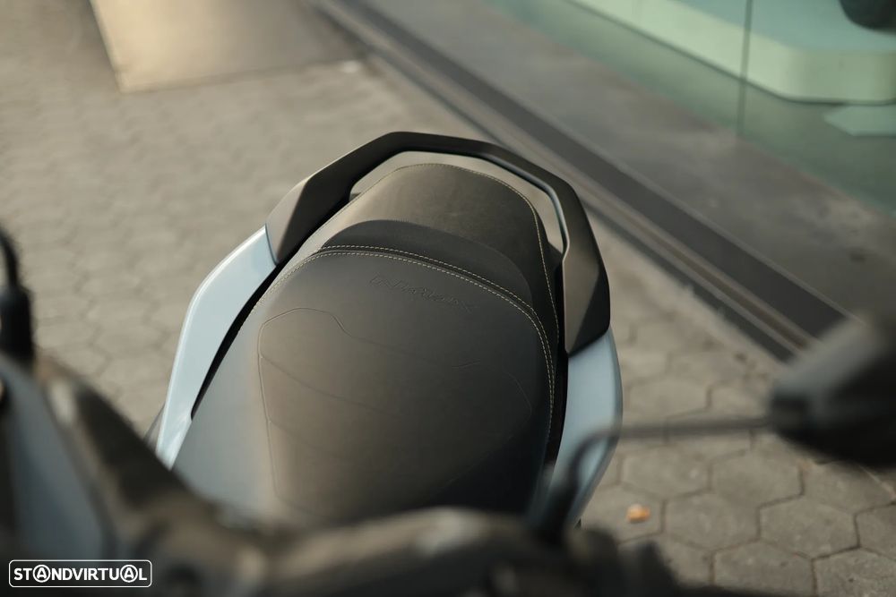 Yamaha NMAX - 7