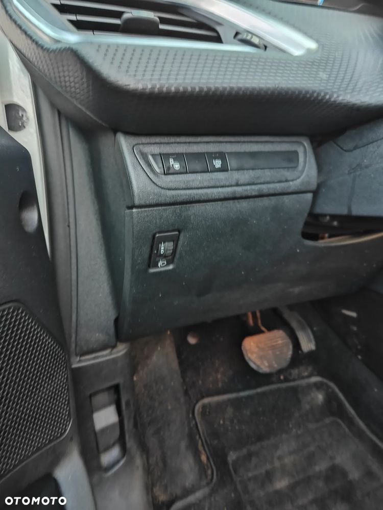 Peugeot 2008 PureTech 110 GPF Stop&Start EAT6 Allure - 21