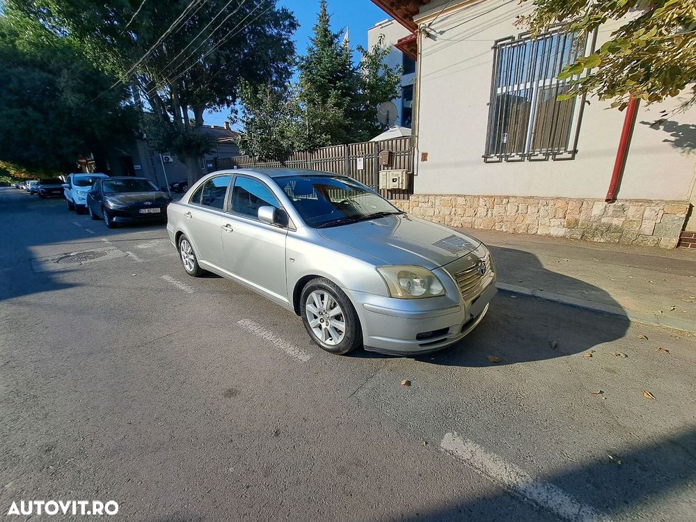Toyota Avensis 1.8 Sedan Luna - 3