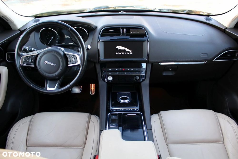 Jaguar F-Pace 2.0 i4D AWD Prestige - 31
