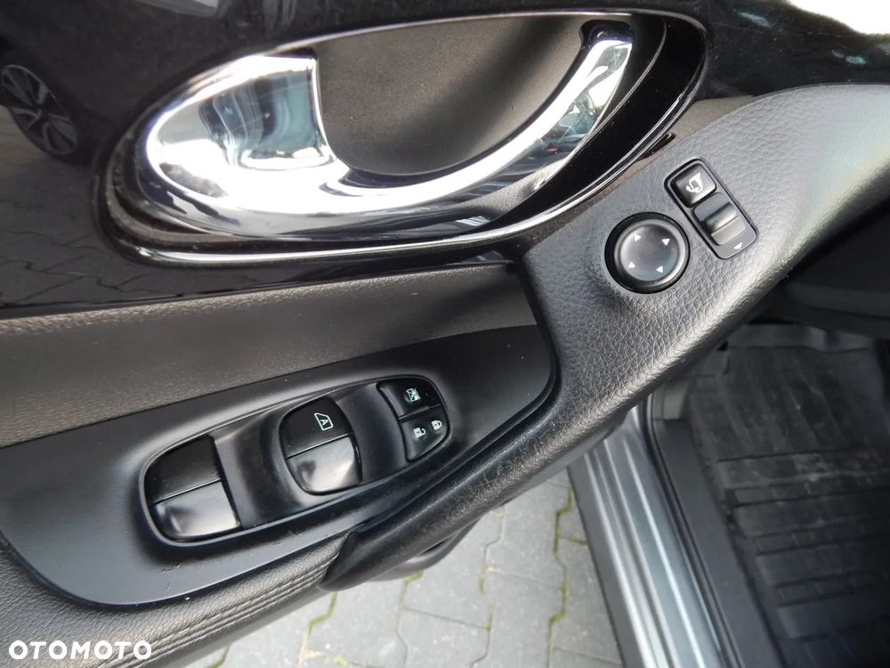 Nissan Qashqai 1.6 DCi Xtronic TEKNA - 6