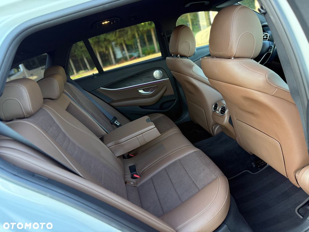 Mercedes-Benz Klasa E 300 de AMG - 31