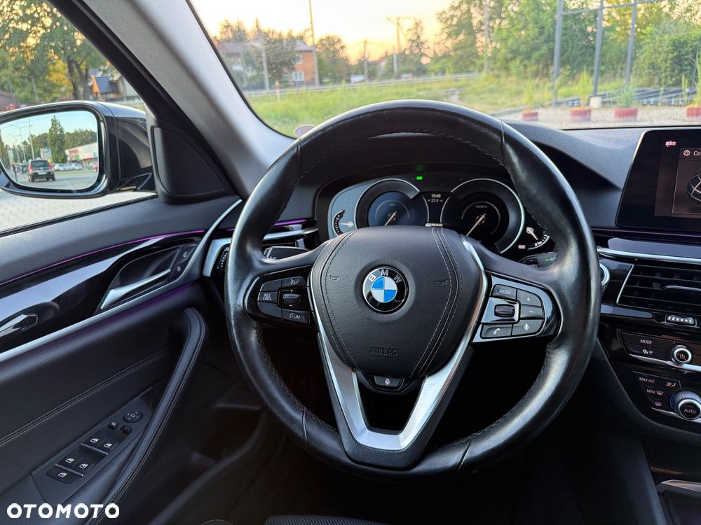 BMW Seria 5 530e iPerformance Sport Line sport - 30