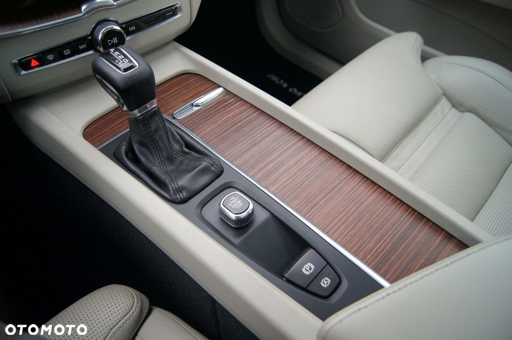 Volvo XC 60 T5 AWD Geartronic Momentum Pro - 29