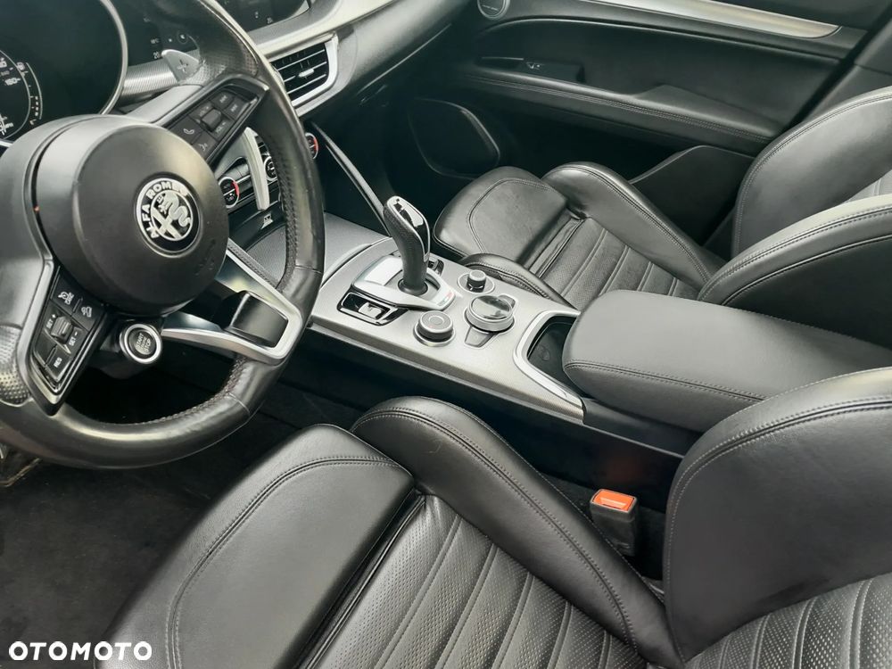 Alfa Romeo Stelvio 2.0 Turbo TI Q4 - 10