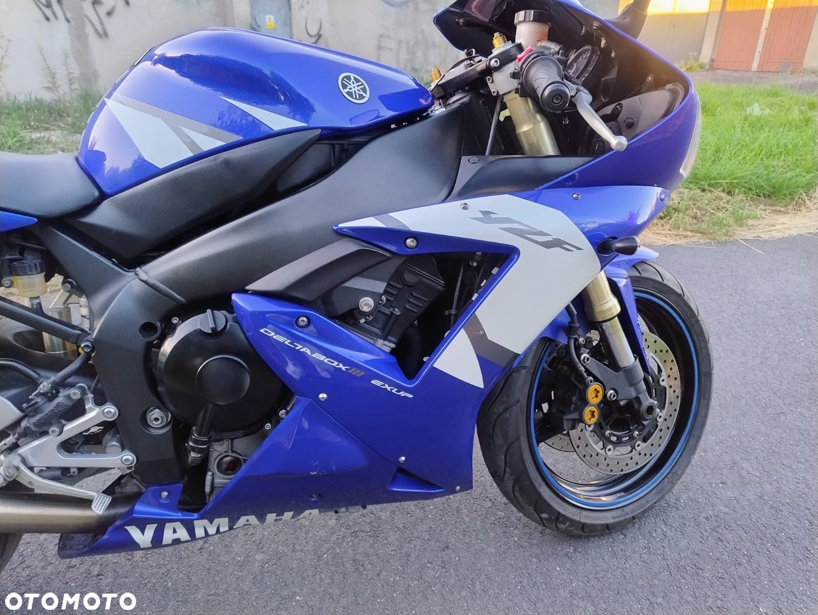 Yamaha R1 - 4