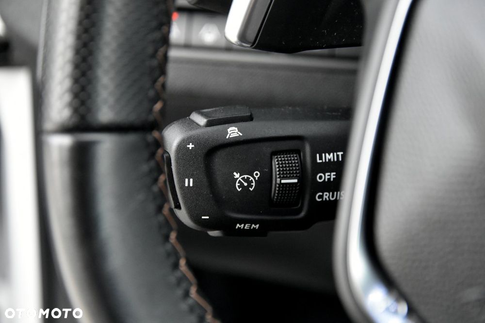 Peugeot 3008 1.6 PureTech HYbrid4 GT Line S&S EAT8 - 28