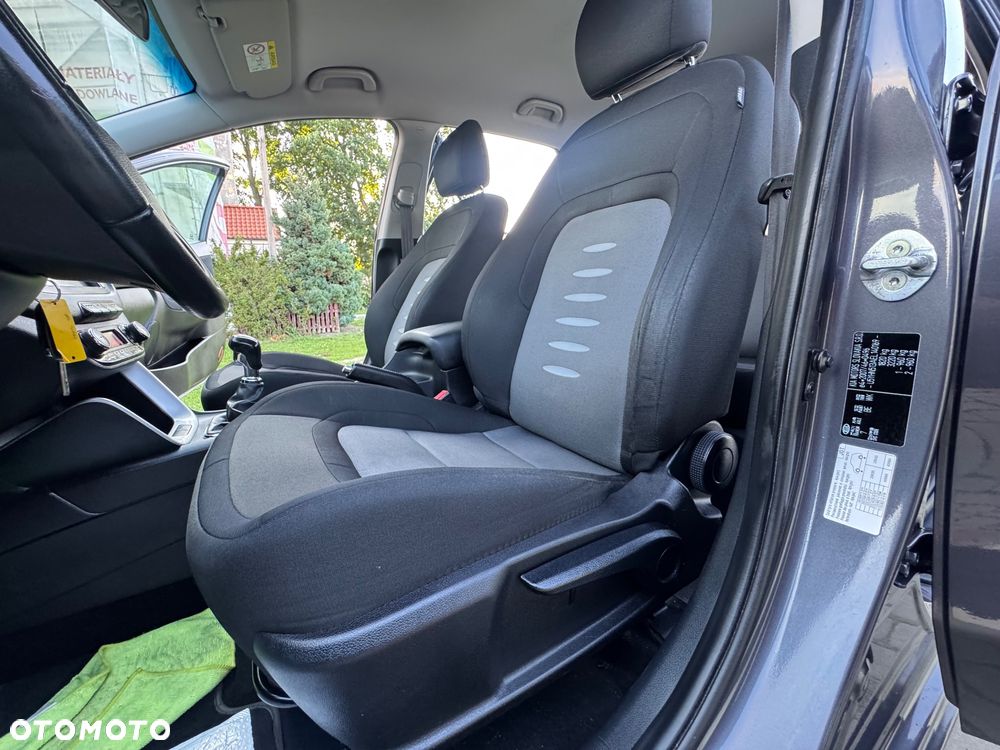 Kia Ceed - 22