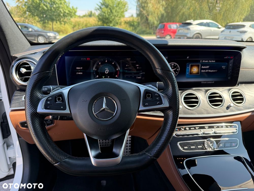 Mercedes-Benz Klasa E 220 d 4-Matic 9G-TRONIC - 28