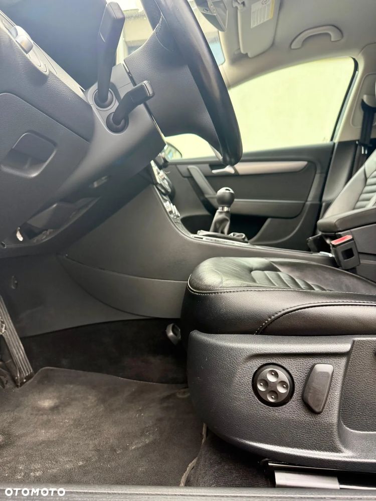 Volkswagen Passat 2.0 TDI Highline - 14