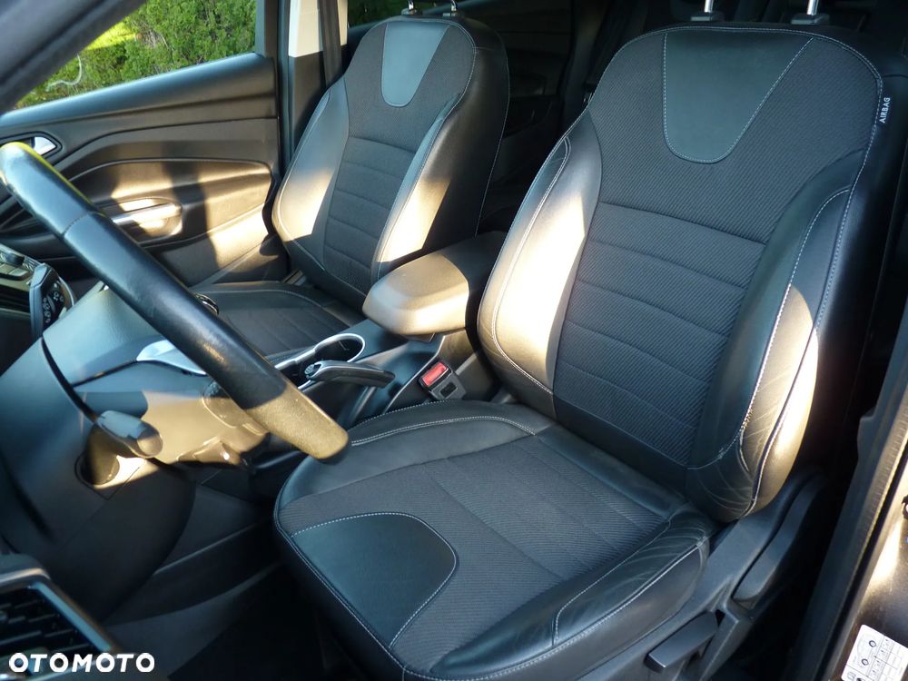 Ford Kuga 2.0 TDCi 2x4 Titanium - 6