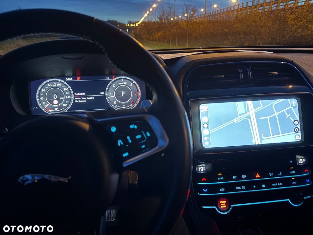 Jaguar F-Pace 2.0 i4D AWD R-Sport - 17