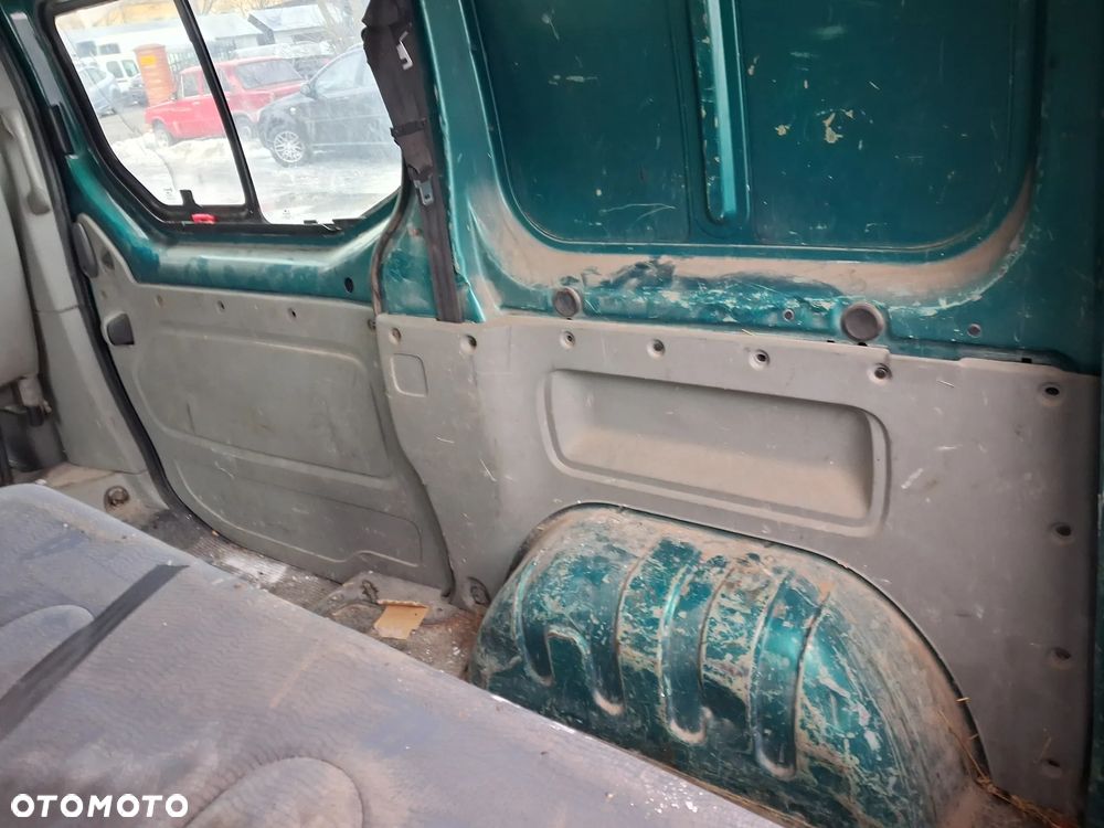 Renault Traffic I Opel Vivaro 01-07 silnik kompletny 1.9 DCi F9Q 101KM F9Q760 skrzynia biegów 6 biegów PK6 375 drzwi maska klapa błotnik lampa lusterko szyba czołowa drzwi tył tylne zamek listwa atrapa podstawa czujnik przewód wiązka rura turbina intercooler lewarek maglownica zwrotnica zacisk podstawa stopień manetka panel wyświetlacz ramka boczek fotel ława pas pompa sterownik moduł felga sanki belka mechanizm NA CZĘŚCI WSZYSTKIE CZĘŚCI - 27