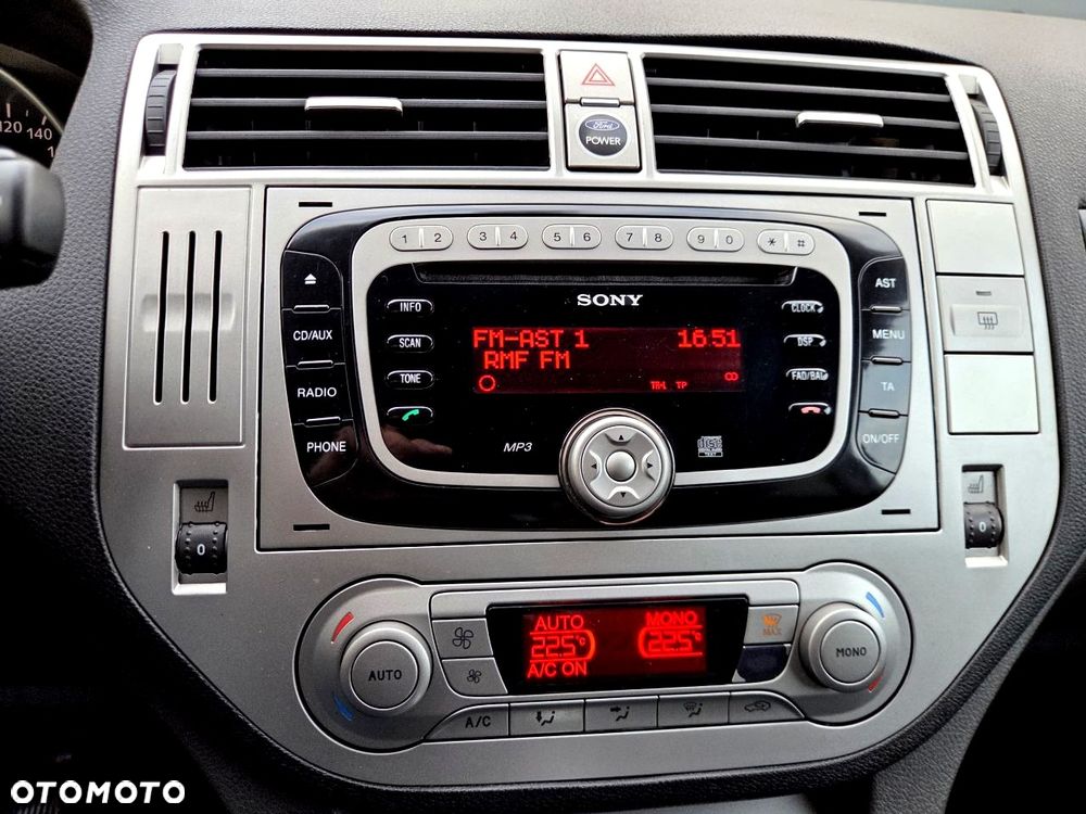 Ford Kuga - 25