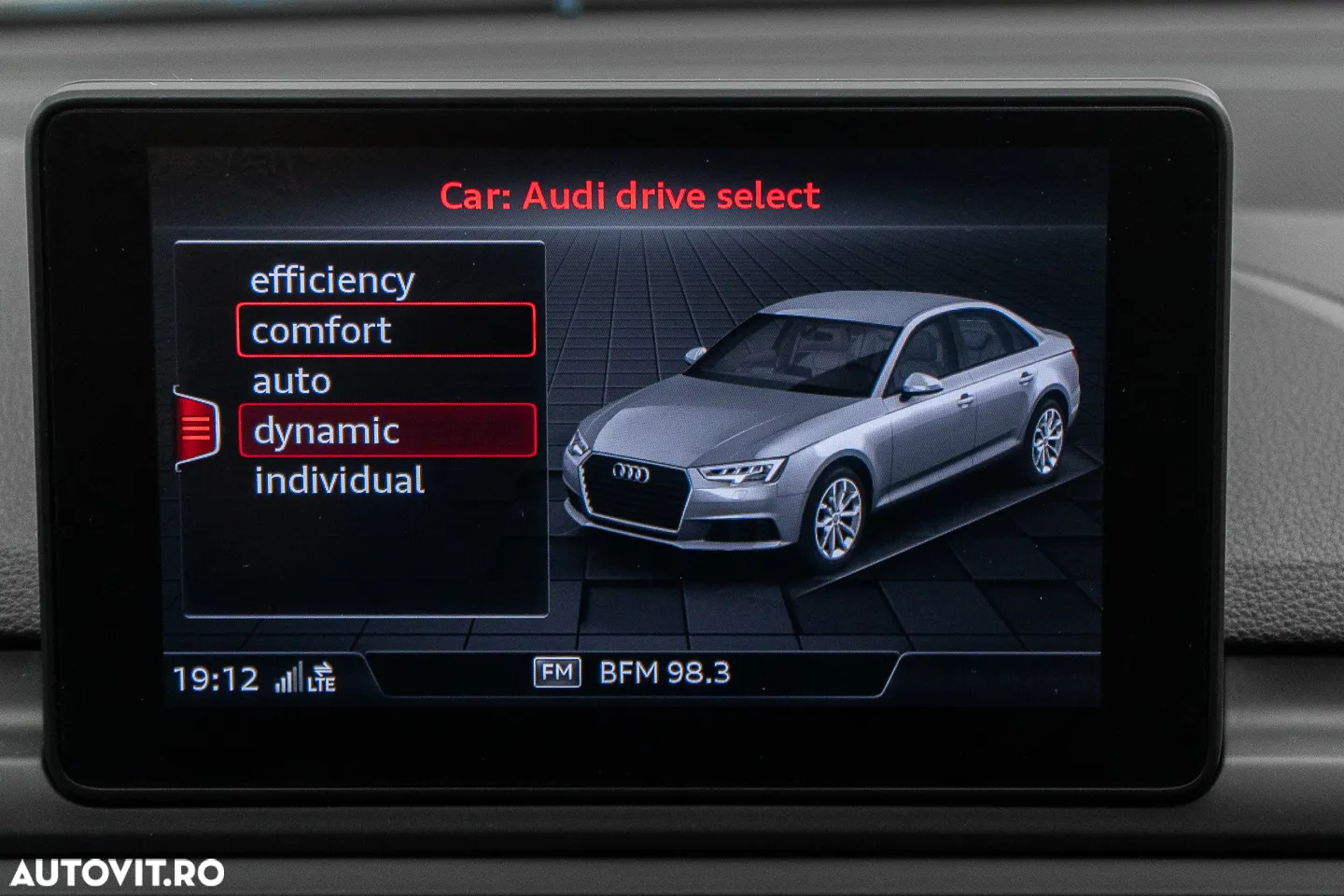 Audi A4 2.0 TDI S tronic Design - 35