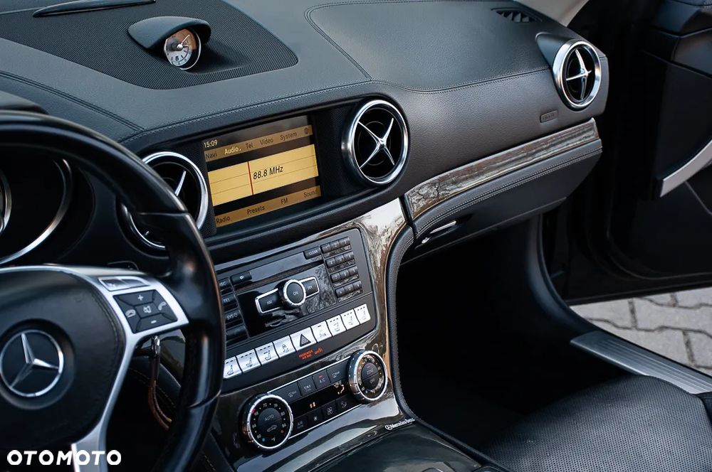 Mercedes-Benz SL - 32