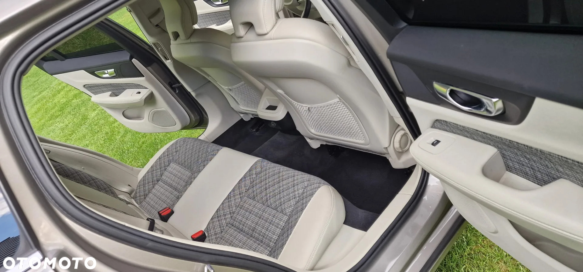 Volvo V60 B4 D Momentum Pro - 11